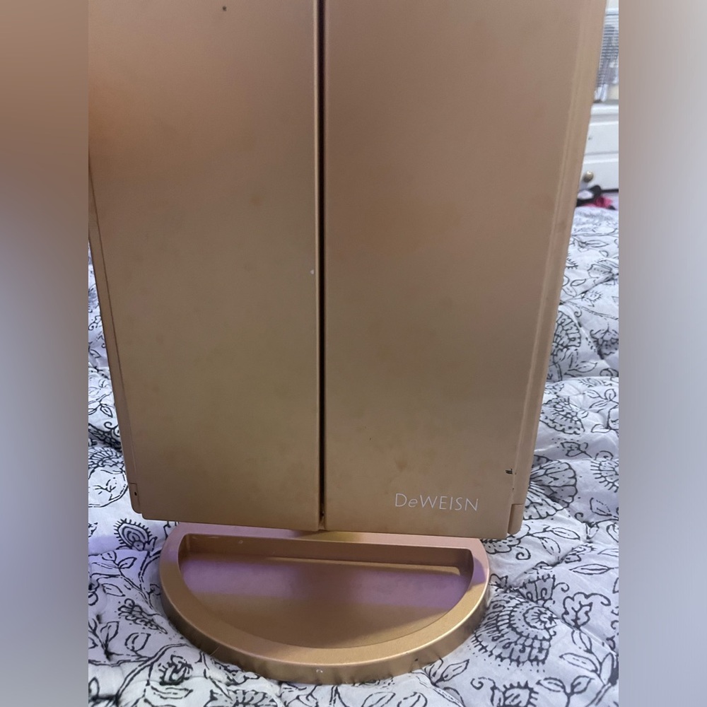 Rose gold mirror
